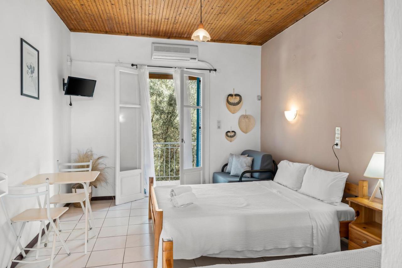 Oceanis Rooms Mikros Gialos Ngoại thất bức ảnh